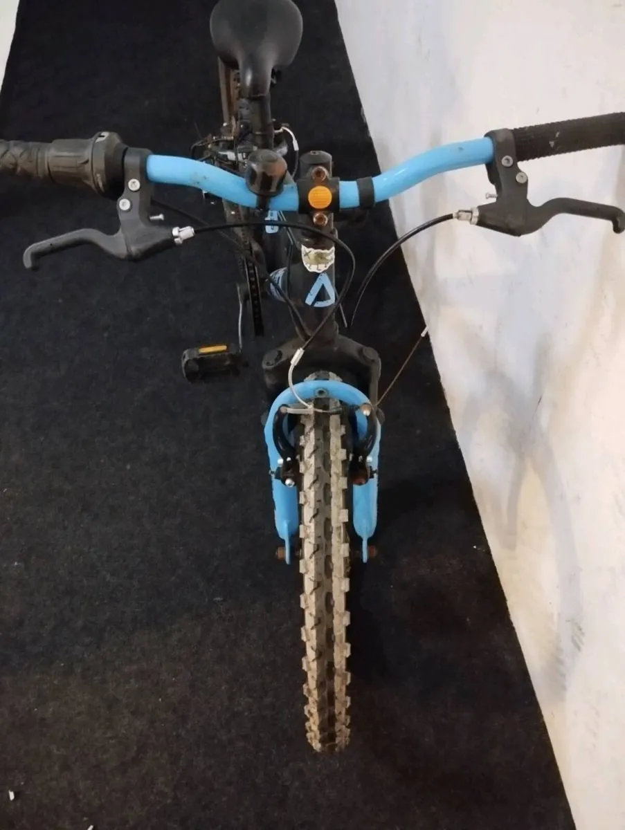 Boys 20inch bike - Image 4