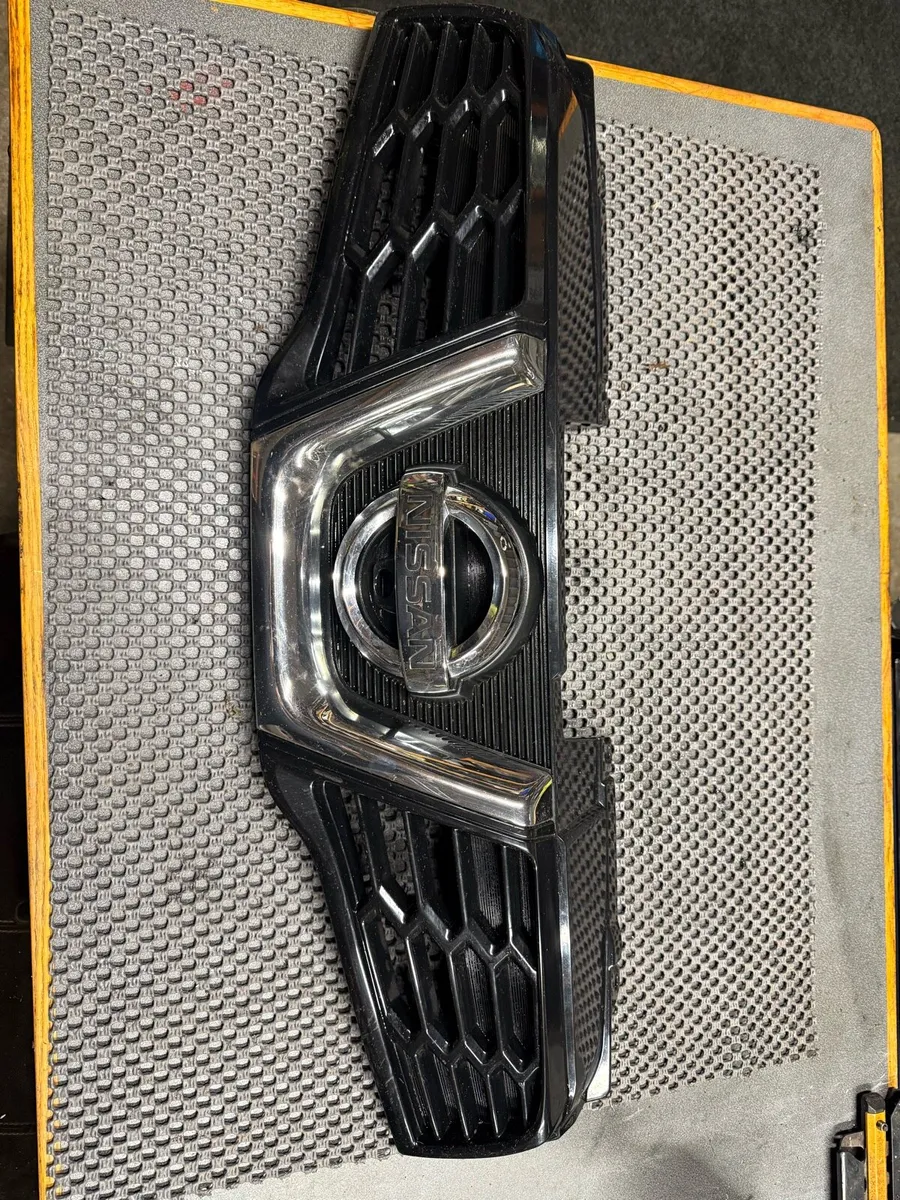 Qashqai grille - Image 1