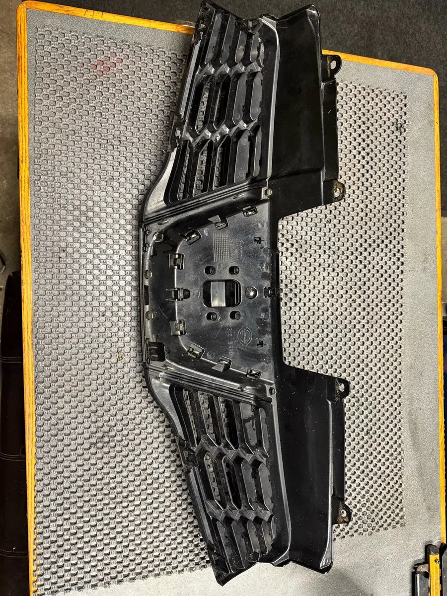 Qashqai grille - Image 2