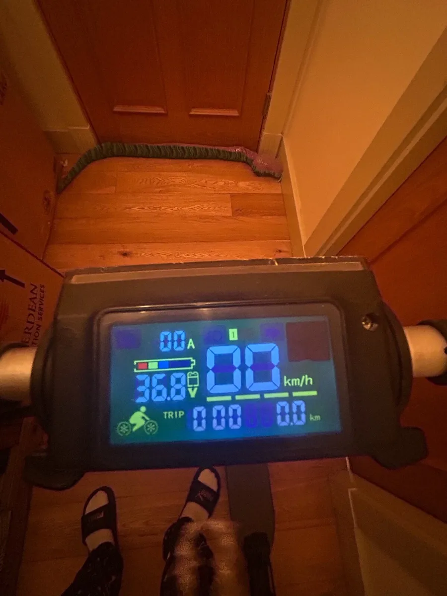 Black adult e-scooter - Collection if possible - Image 2