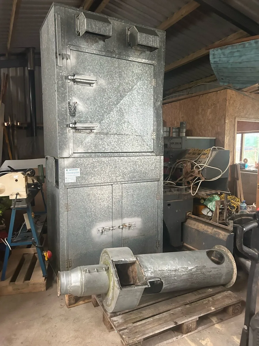 Dust extractor ex school - Image 1