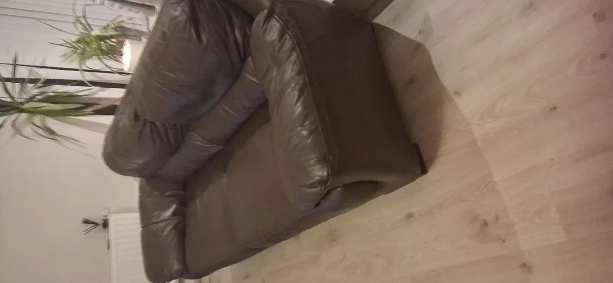 2 x 3 seater brown leather sofas - Image 2