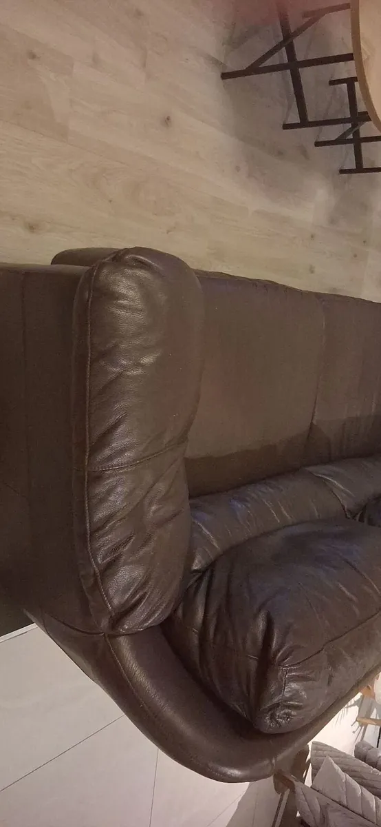 2 x 3 seater brown leather sofas - Image 3