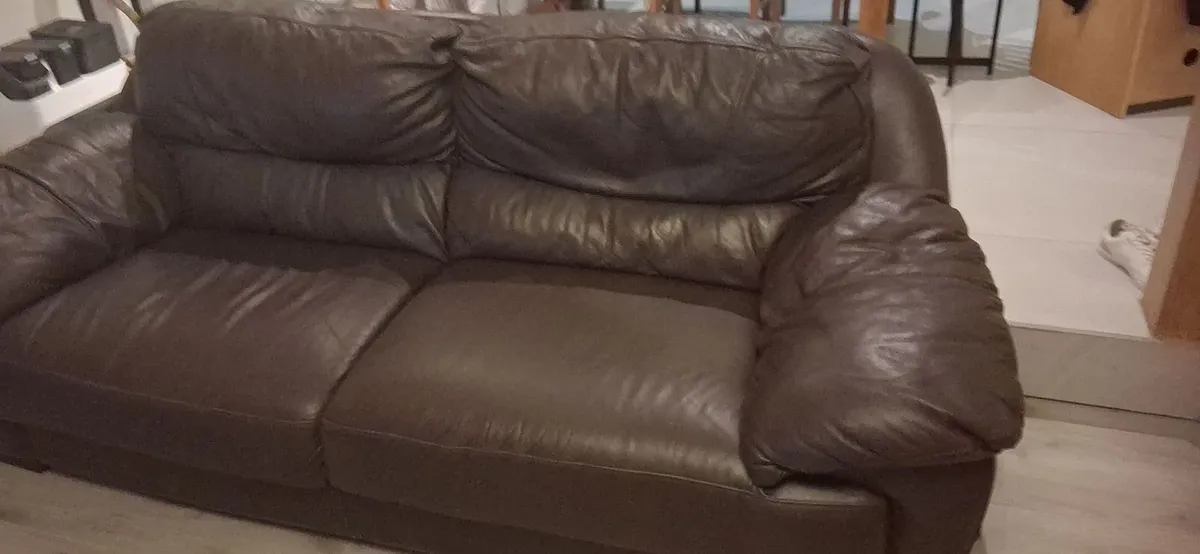 2 x 3 seater brown leather sofas - Image 4