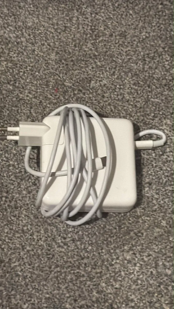 MacBook Pro 16-Inch 2019, i7,16 GB RAM - Image 3