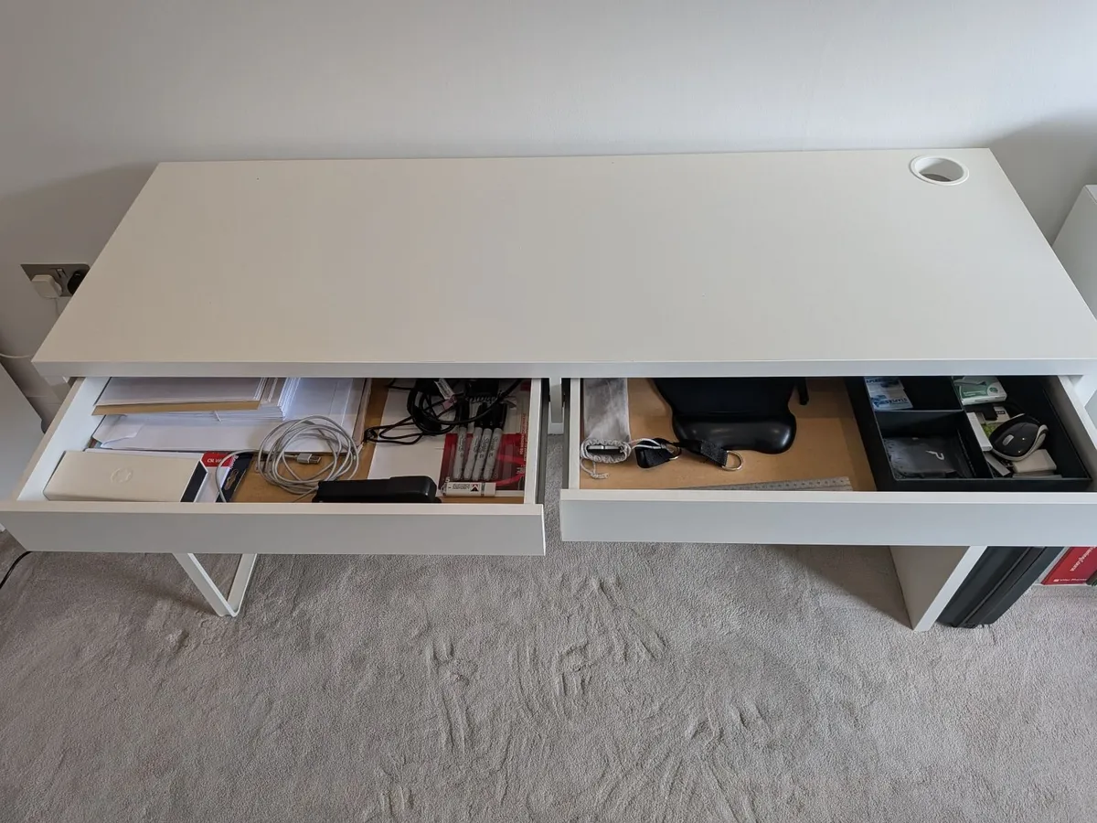 Modern office desk - Image 1