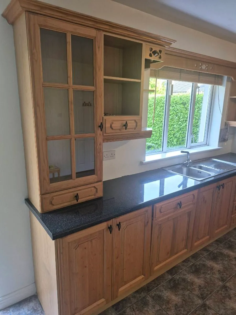 Kitchen unit & appliances - Image 4