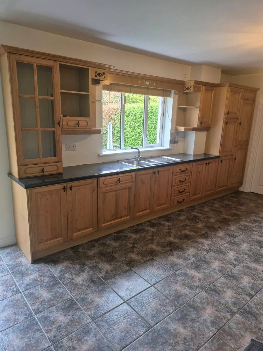 Kitchen unit & appliances - Image 1