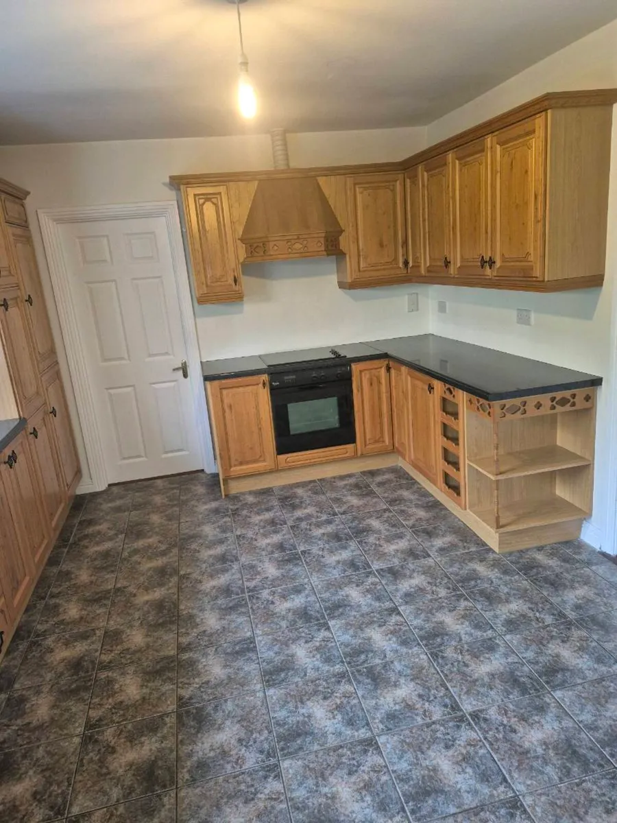 Kitchen unit & appliances - Image 3