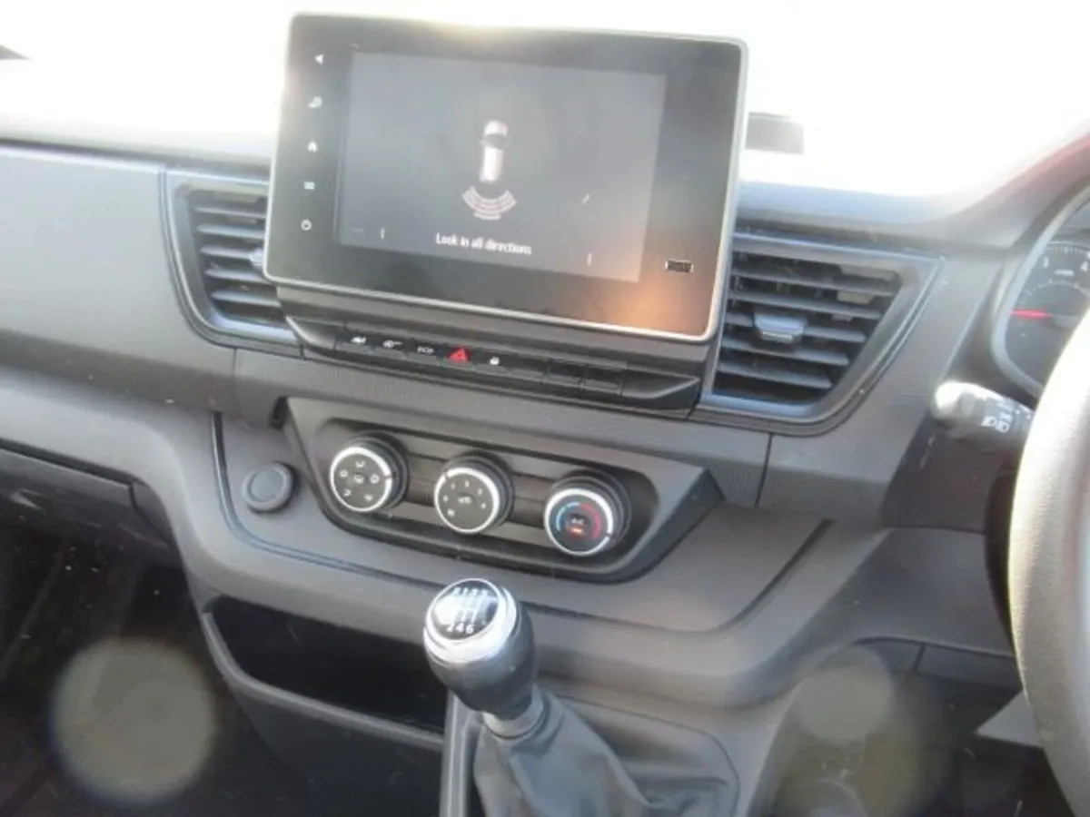 2.0 dCi Blue LL30 Business+ Panel Van 5dr Diesel M - Image 4