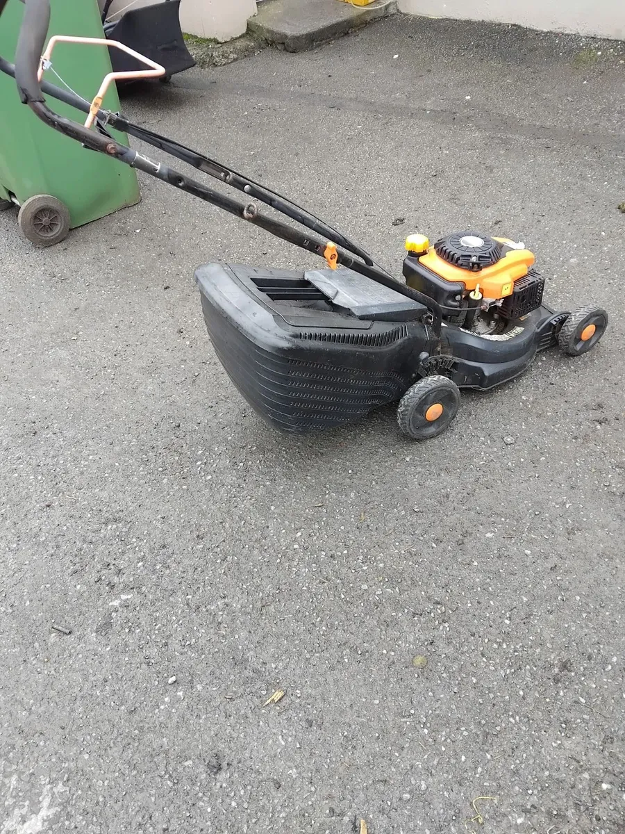 Push lawnmower running well priced - Image 3
