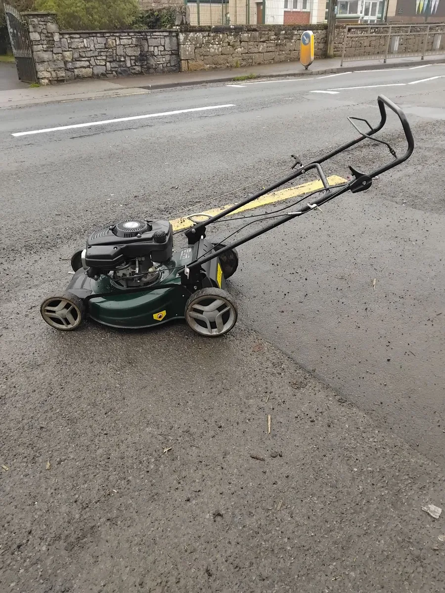 Push lawnmower mulcher mower priced - Image 1