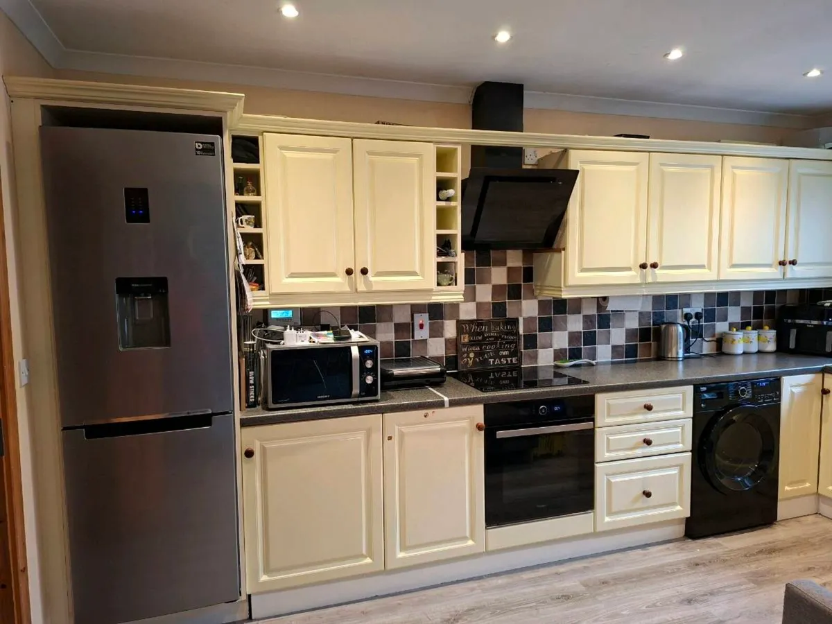 Kitchen units + sink unit,water tap,bins units - Image 4