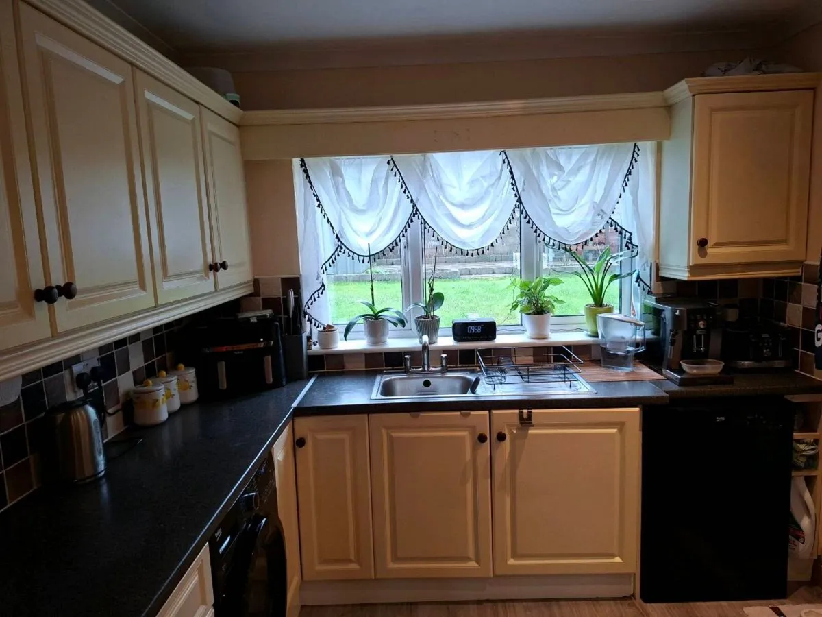 Kitchen units + sink unit,water tap,bins units - Image 2