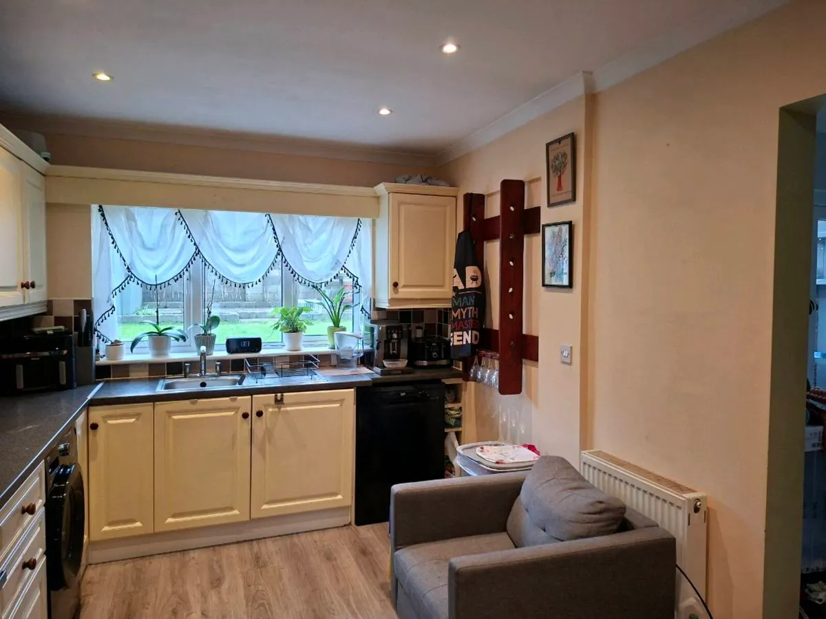 Kitchen units + sink unit,water tap,bins units - Image 3