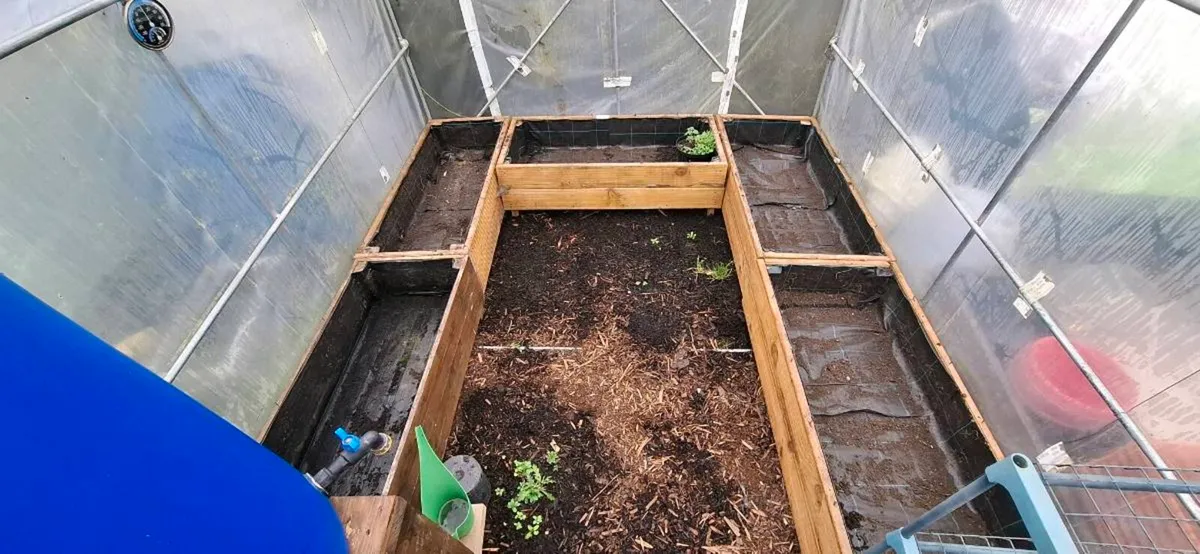 Planter box - Image 1