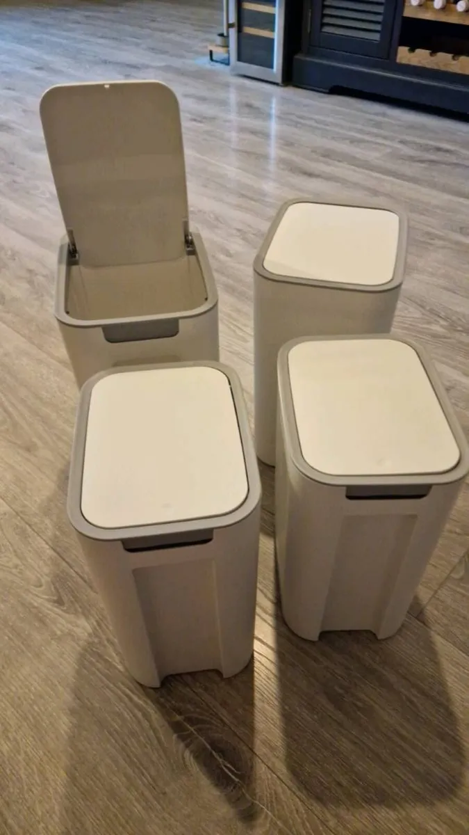 Small bins with closing mechanism - Image 1