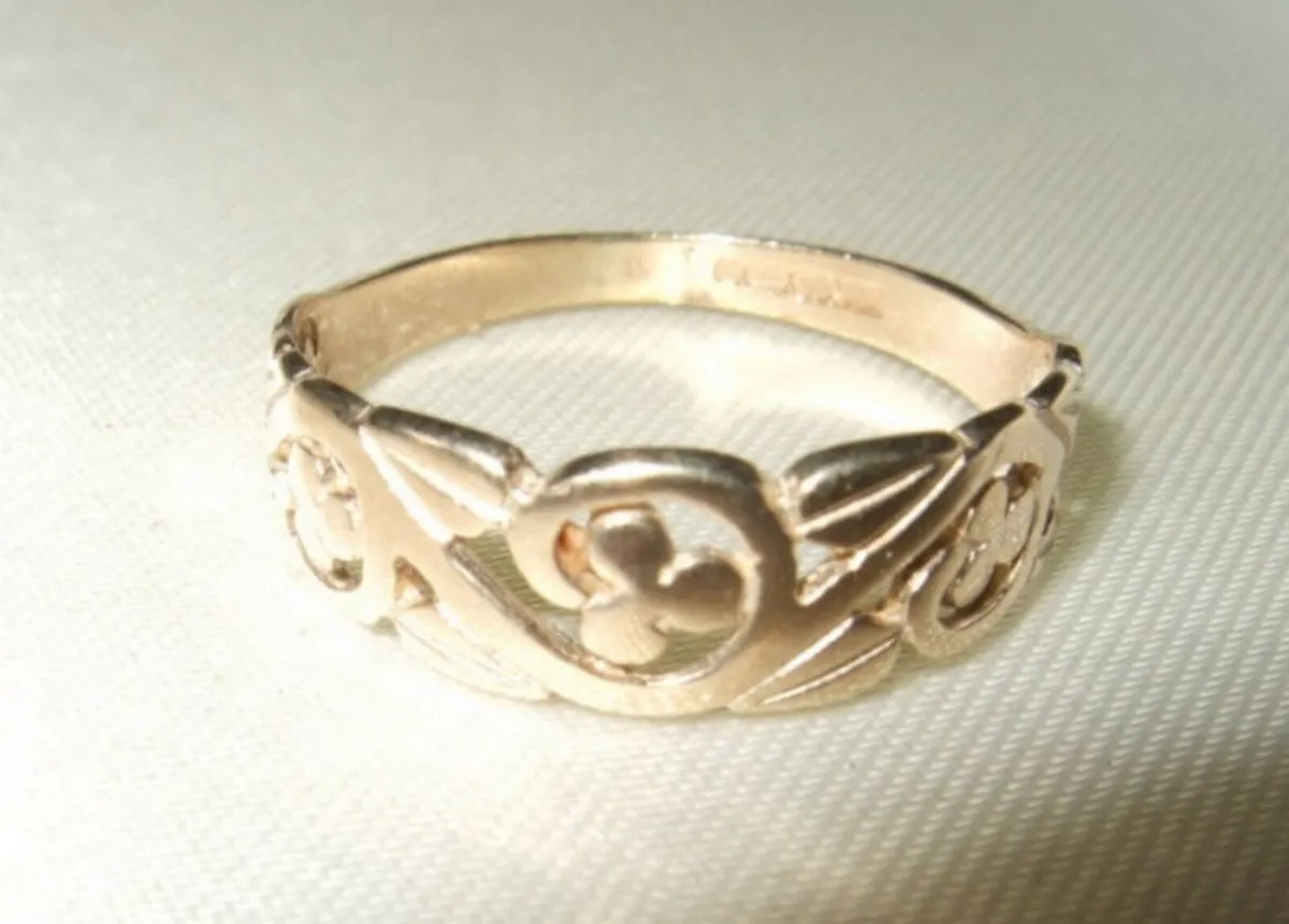 Vintage Hallmarked 9ct Gold Clover Ring - Image 4