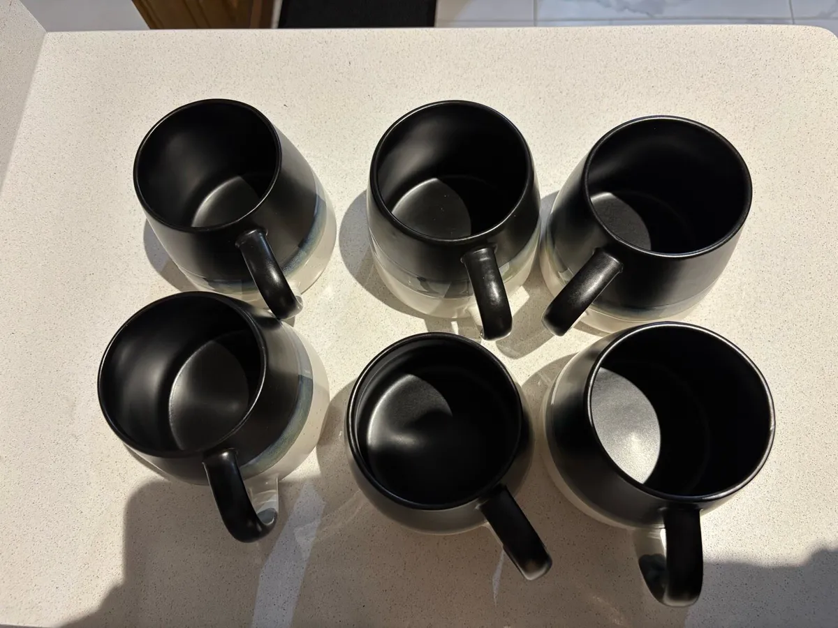 6 large pottery mugs - Image 3