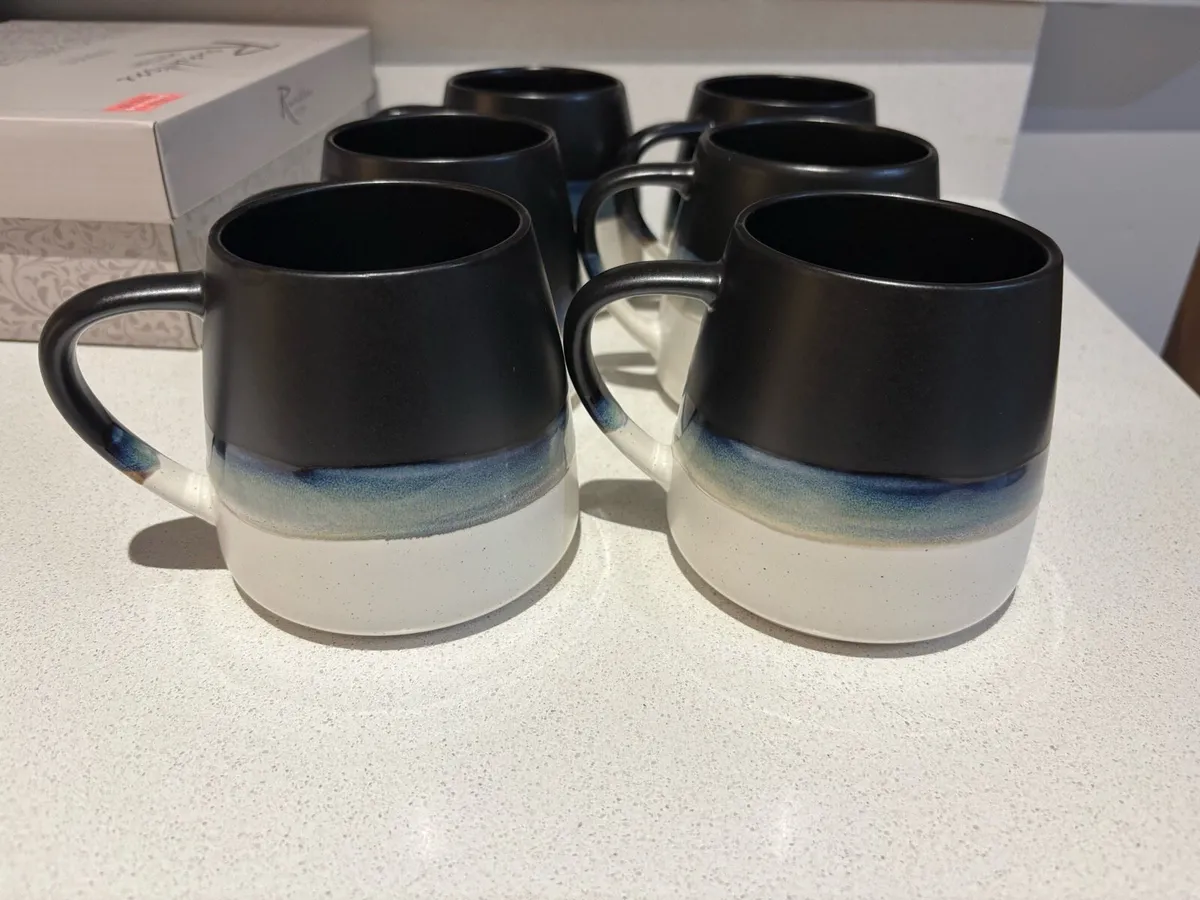 6 large pottery mugs - Image 1