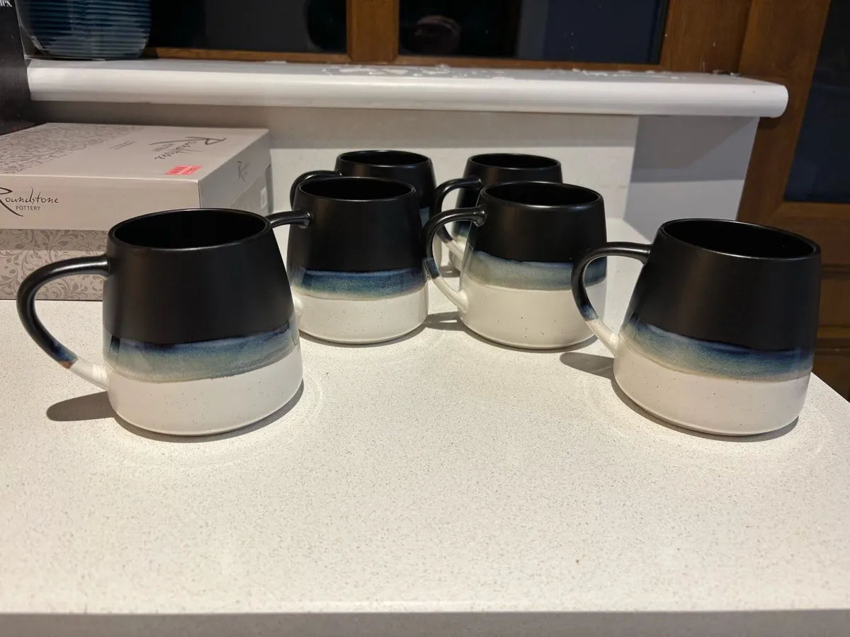 6 large pottery mugs - Image 2