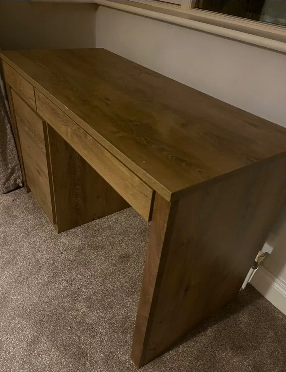 Desk - Image 4