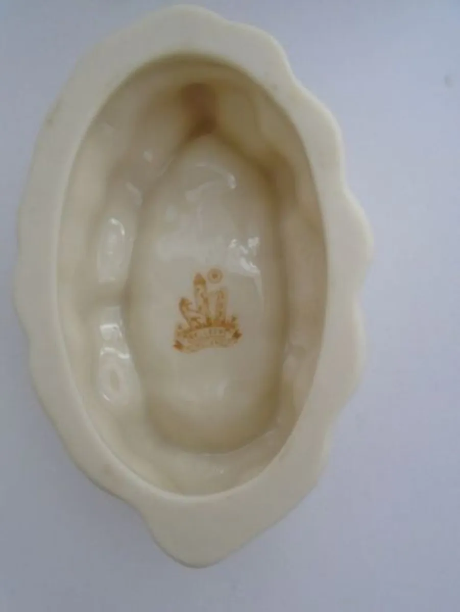 Vintage Belleek China, Boat. Home decor, Ornments - Image 2