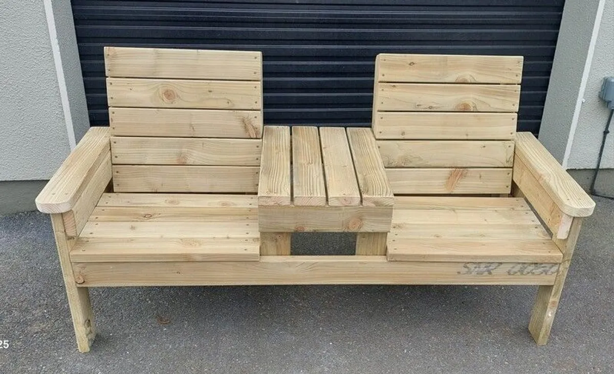 Garden bench with table - Image 2