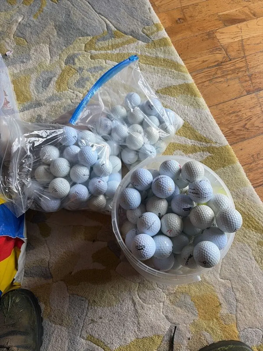 140 golf balls - Image 1