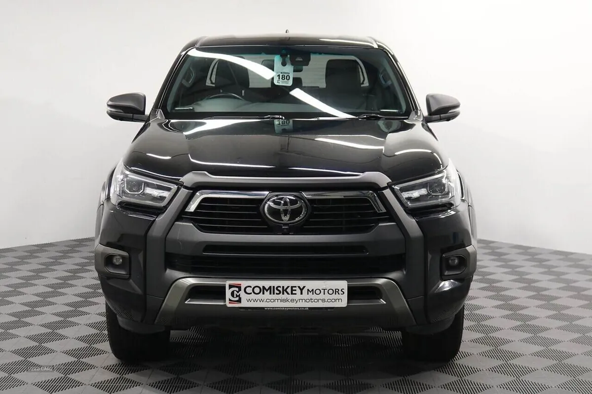 Toyota Hilux D-4D Invincible X - Image 2