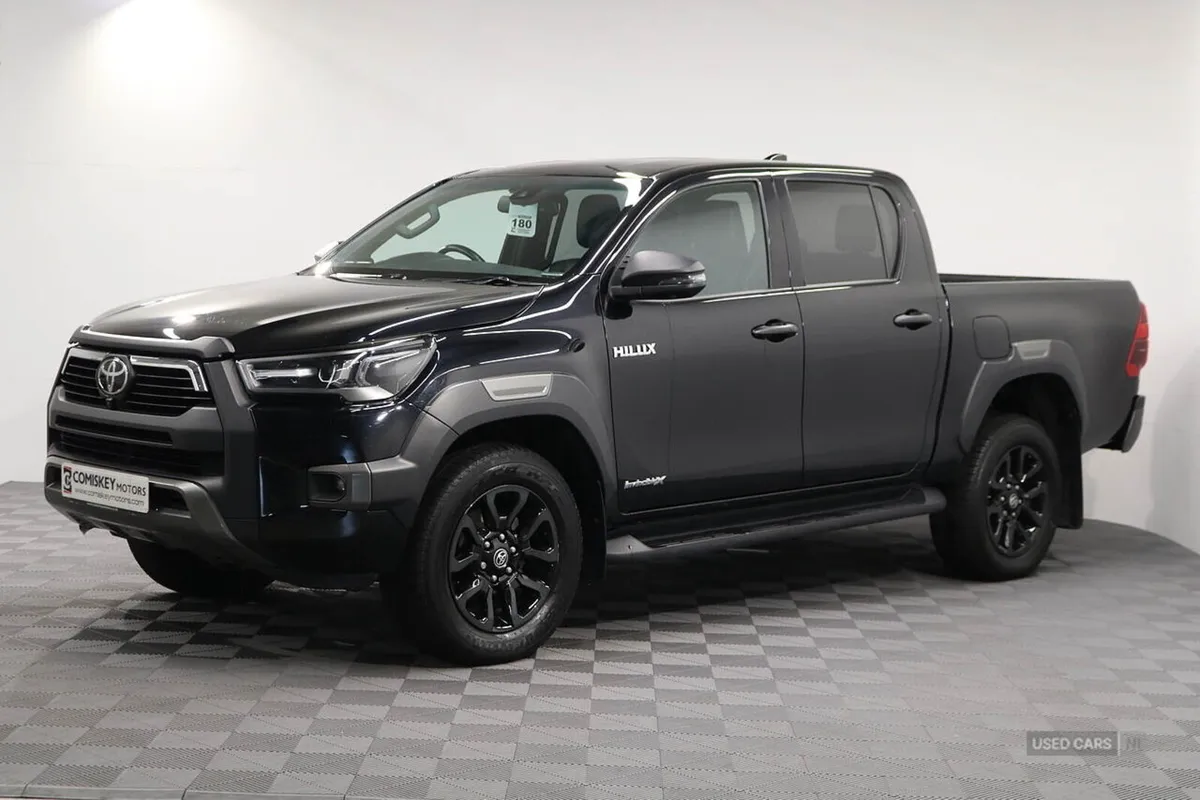 Toyota Hilux D-4D Invincible X - Image 3
