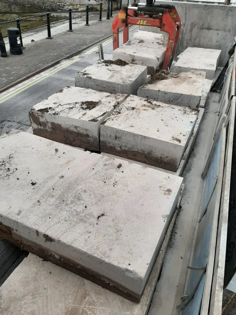 Blocks of concrete - Image 1