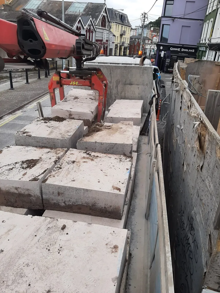 Blocks of concrete - Image 3