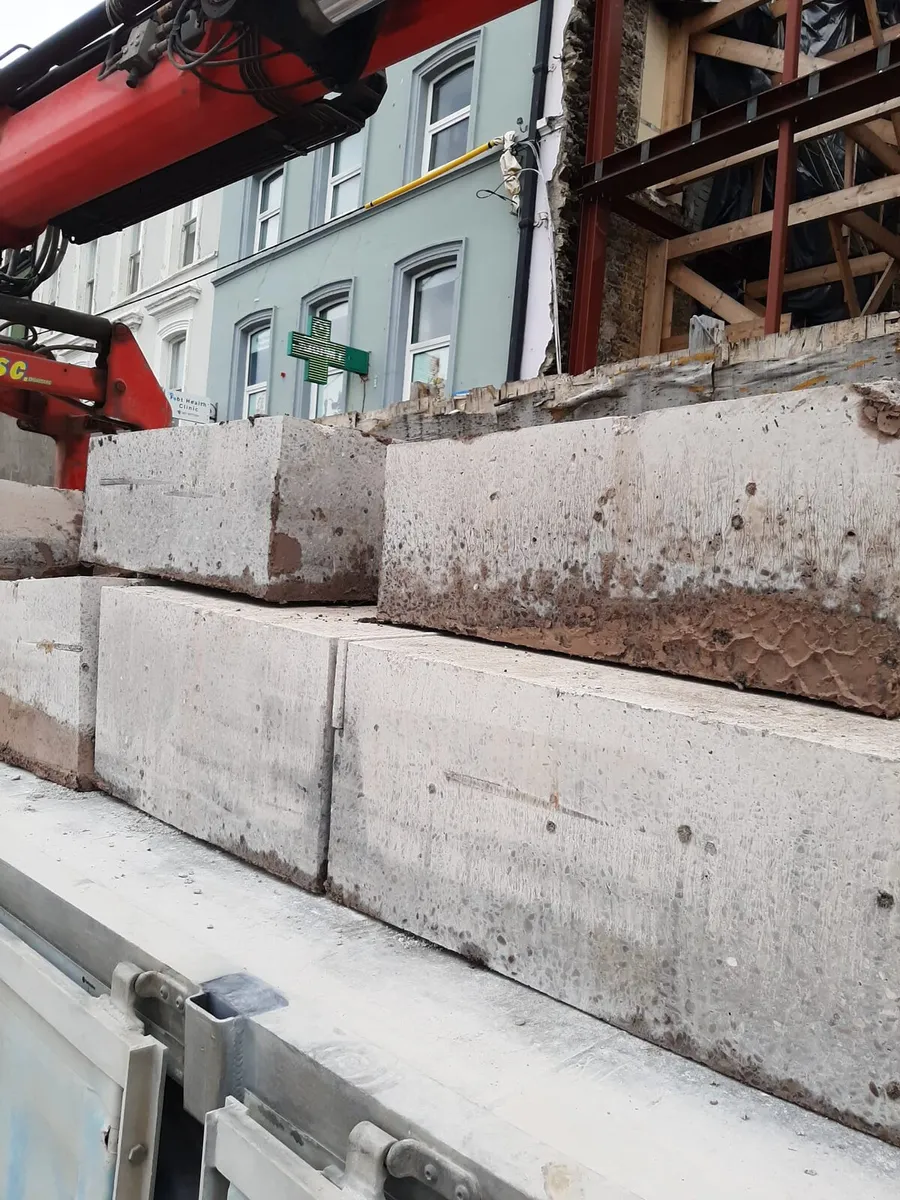 Blocks of concrete - Image 4