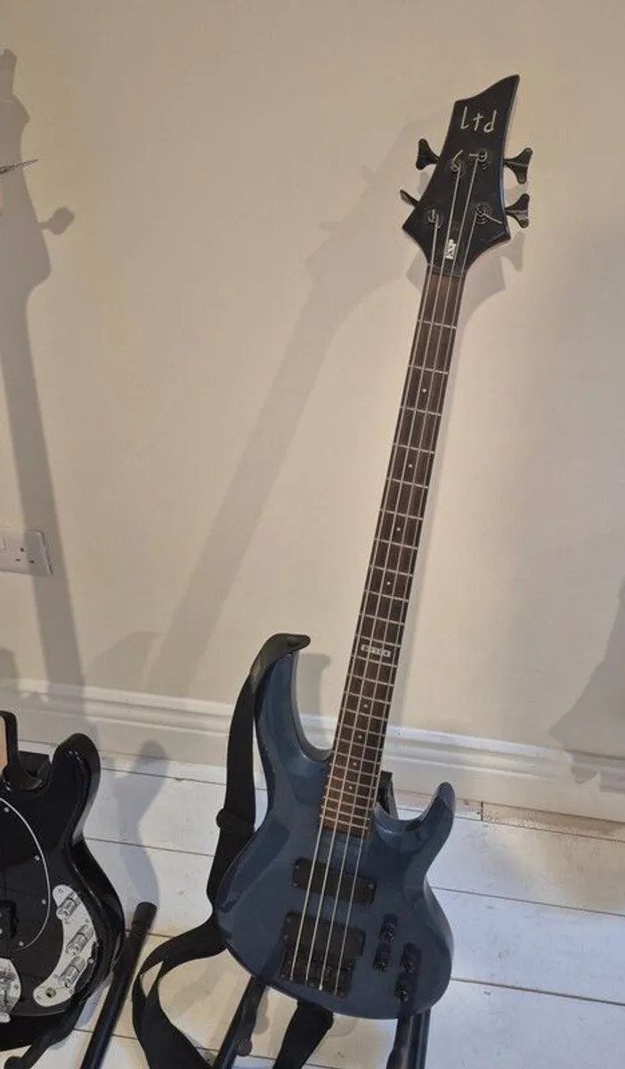 Esp Ltd B-104 Bass - Image 1