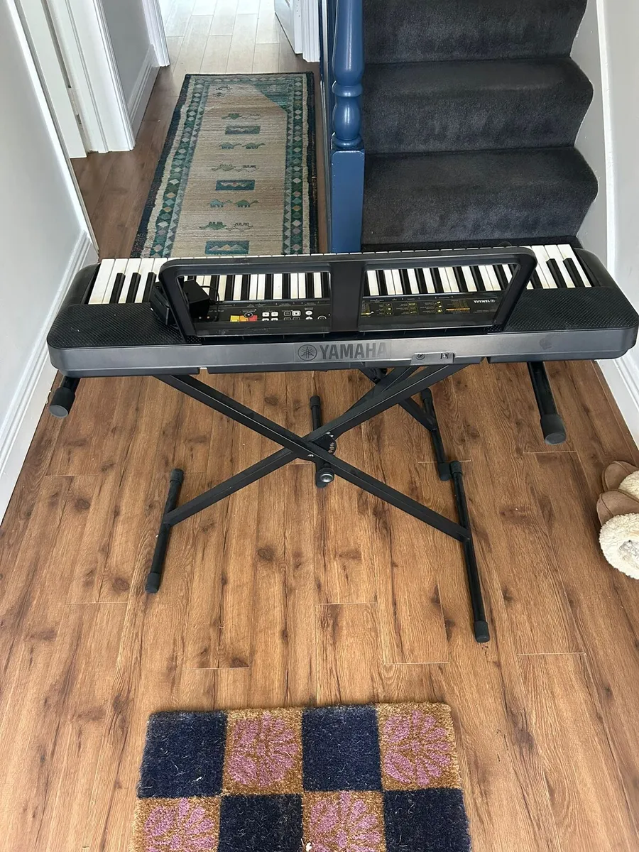 Electronic keyboard with stand and seat - Image 2