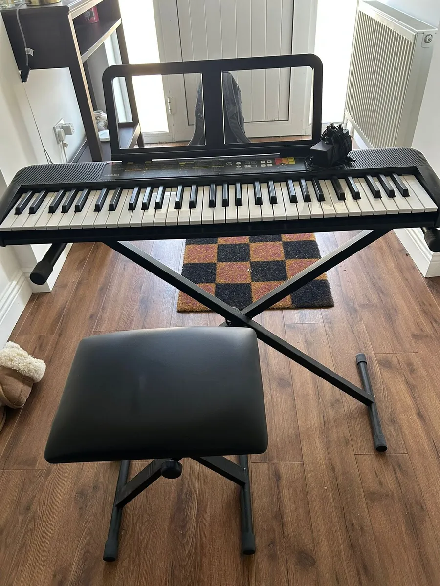 Electronic keyboard with stand and seat - Image 3