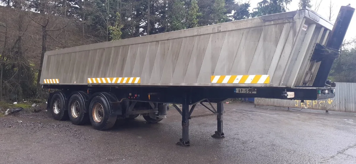 Truck Trailer Tipping - Image 1