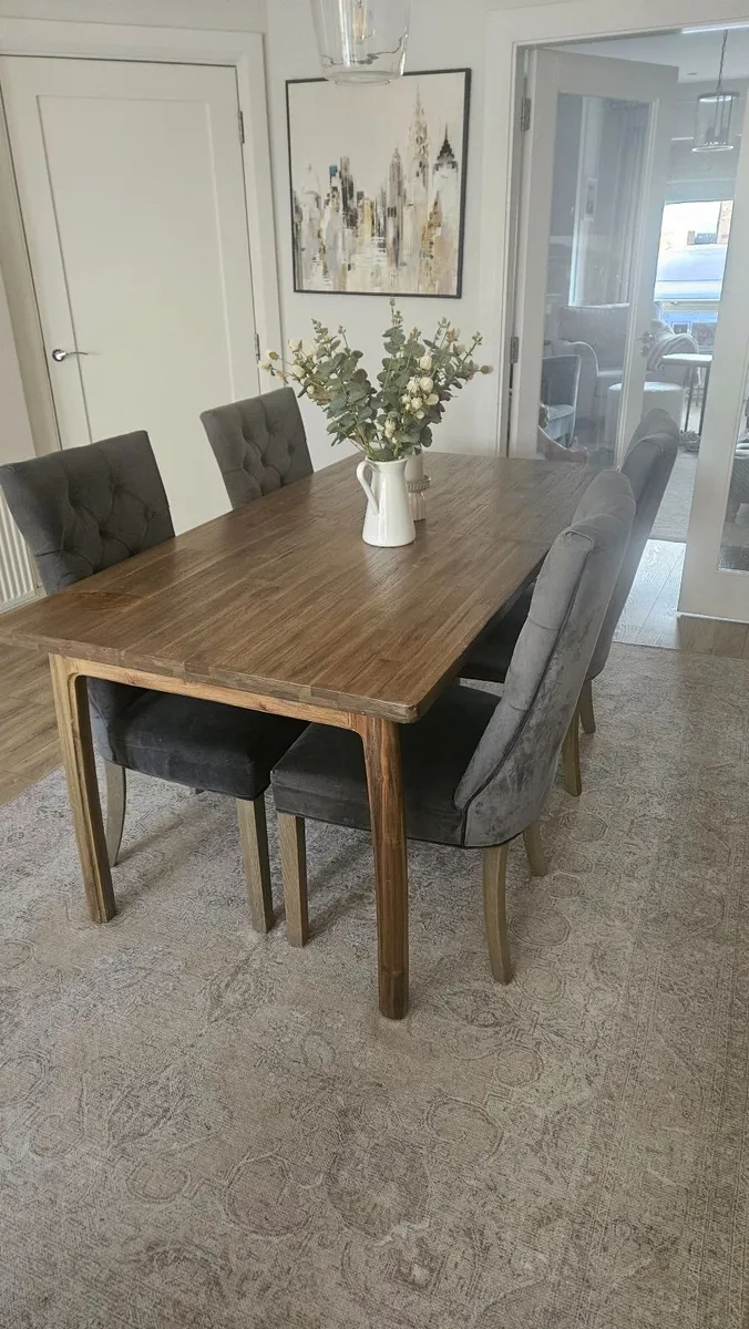 Dining table and chairs - Image 1