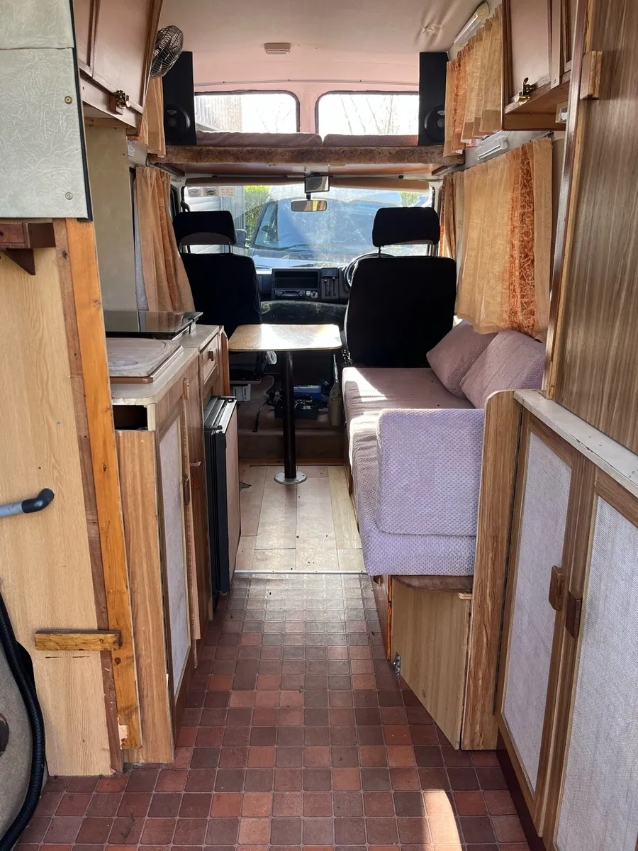 Vintage camper.    2 Bert - Image 2