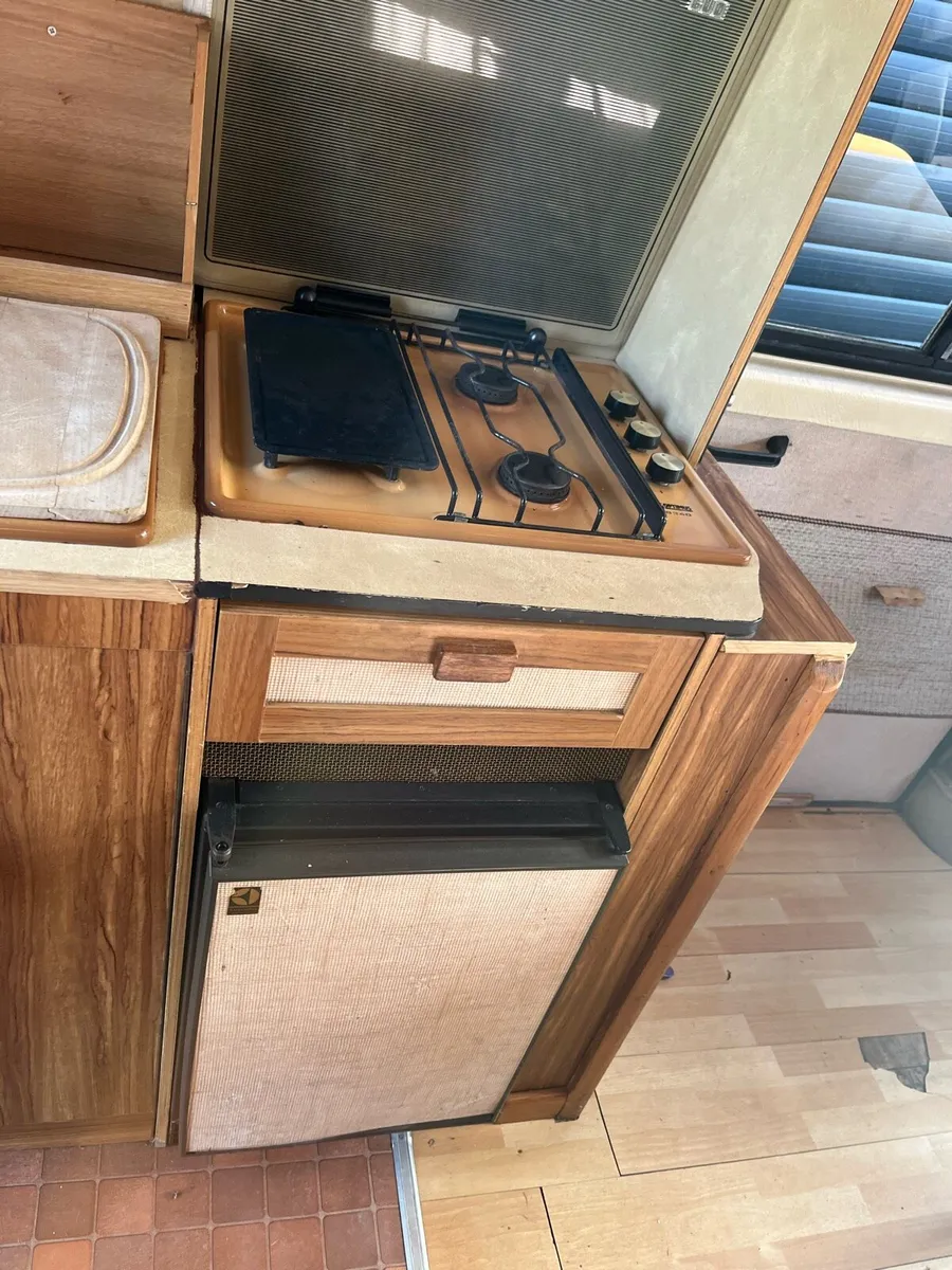 Vintage camper.    2 Bert - Image 4