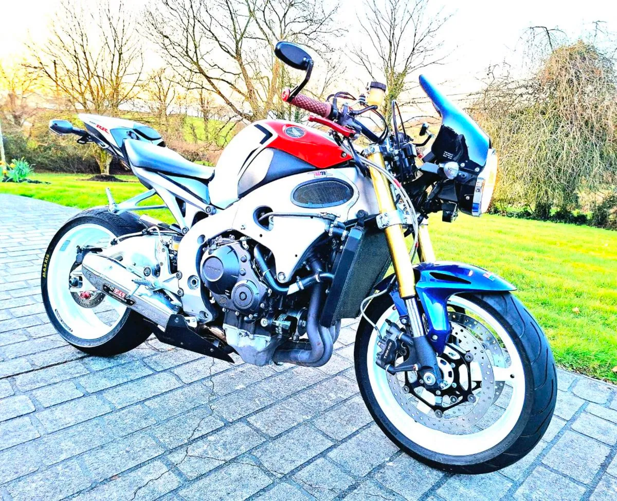 Honda CBR1000RR Fireblade - Image 1