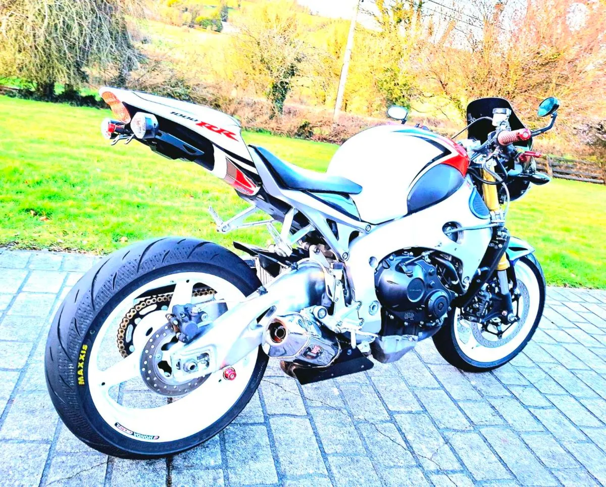 Honda CBR1000RR Fireblade - Image 3