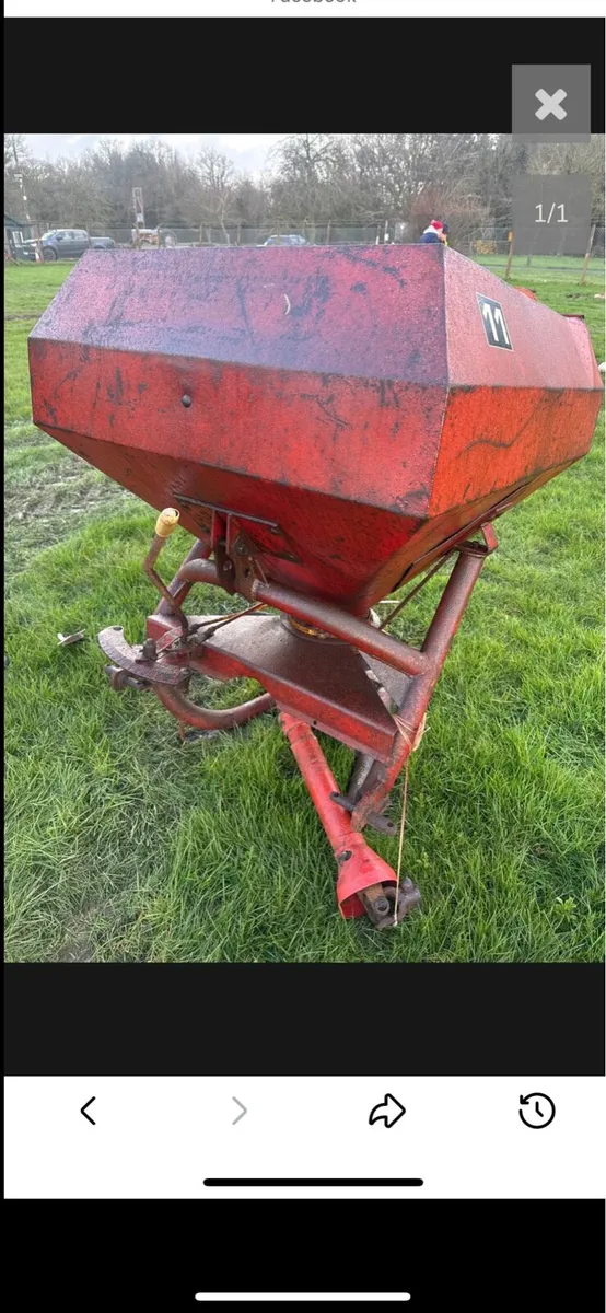 Massey Ferguson  11 fertilizer sower - Image 1