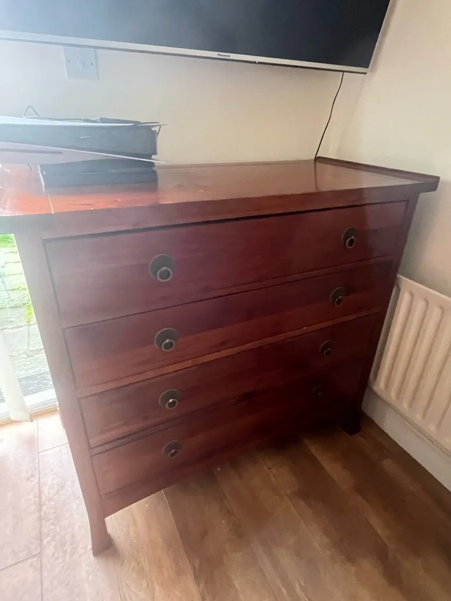 Chest of drawers