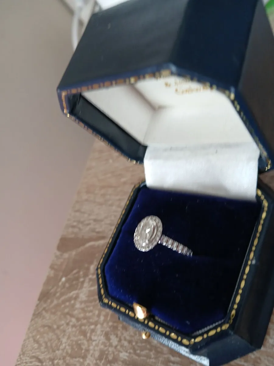 Engagement ring - Image 3