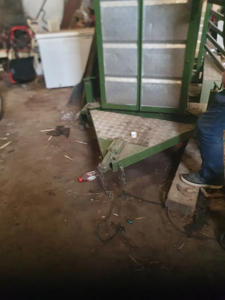 Mobile cattle crush - Image 3