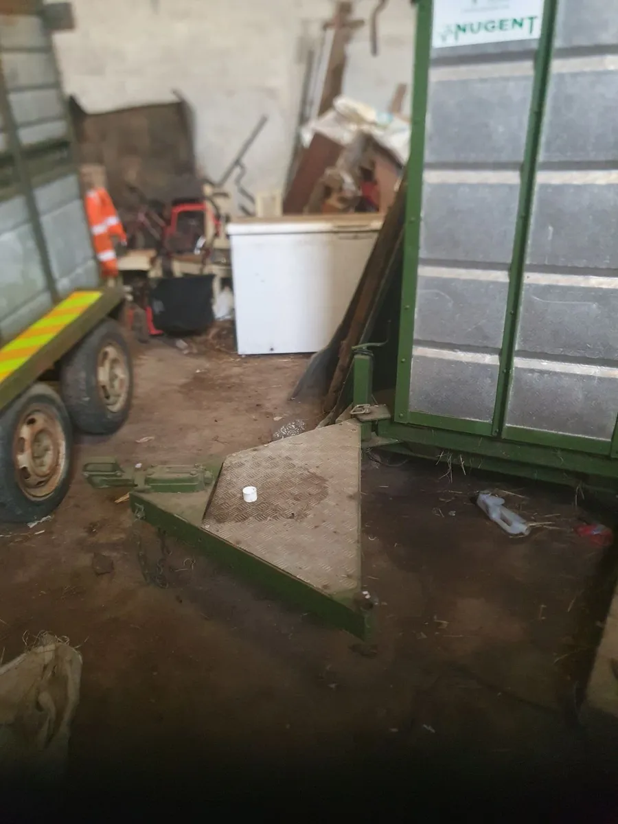 Mobile cattle crush - Image 1