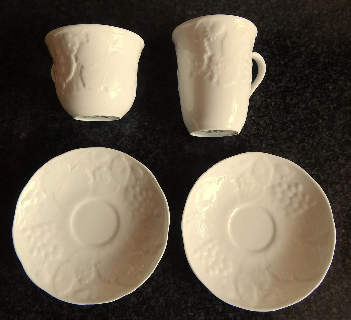 14 Pieces Wedgwood Bone China Strawberry & Vine - Image 3