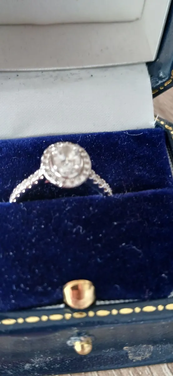 Engagement ring - Image 4